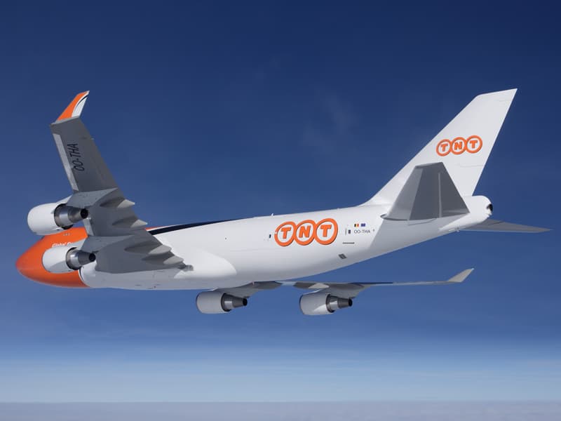 Самолет компании TNT Express